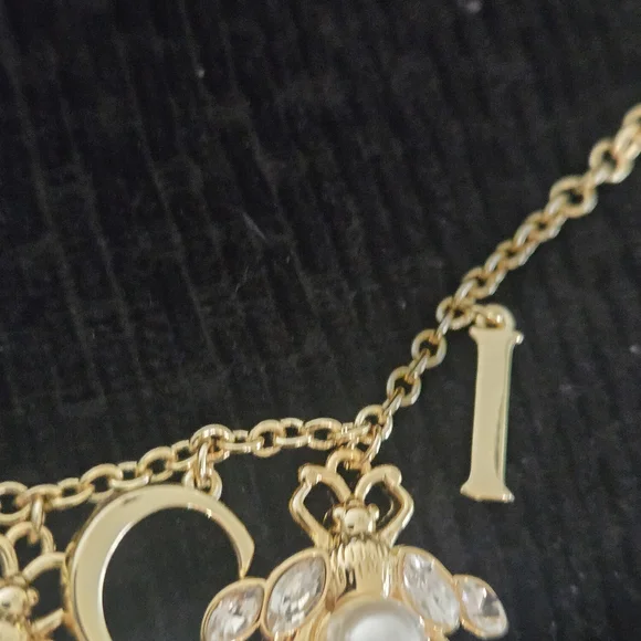 Gucci Gold Pearl Bee Charm Bracelet - Picture 6 of 9